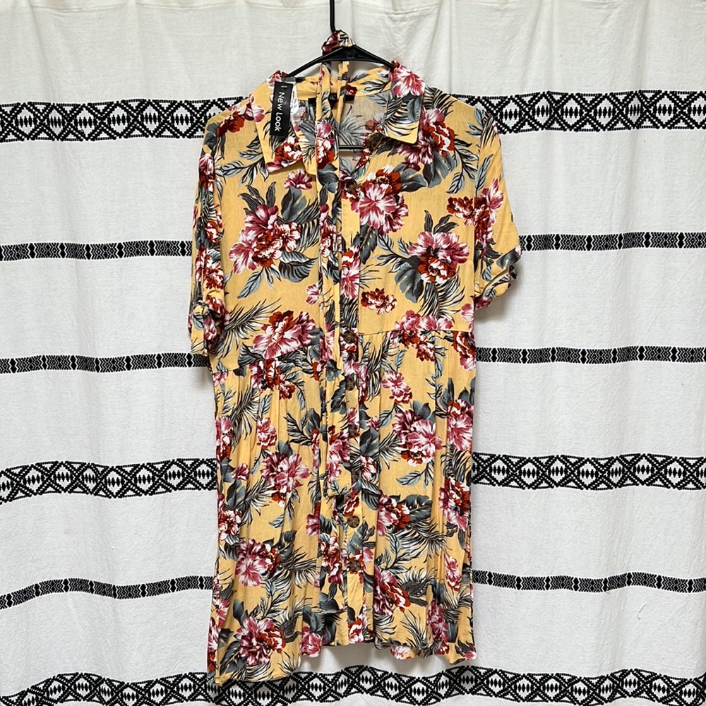 Super cute floral, button down dress with belt